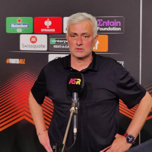 斗球体育APP下载-【现场】在红色的布达佩斯,穆里尼奥的脸也涨红了