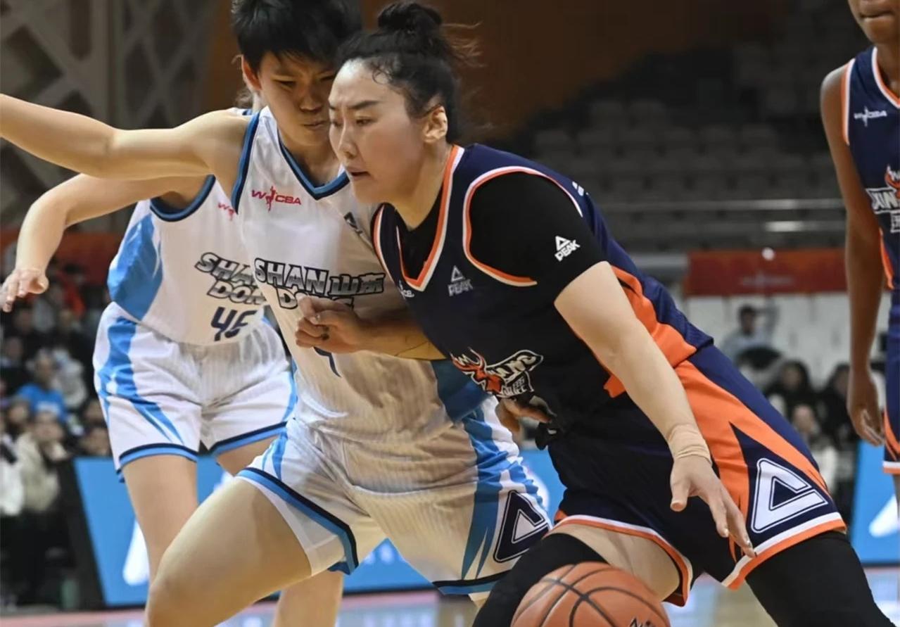 斗球体育直播-泪目!中国女篮31岁王牌重回巅峰:得分助攻均第1,宫帅召回她?