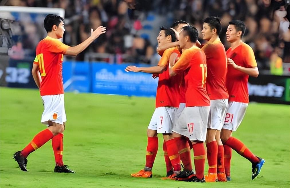 斗球TV-吴少聪为何在中超首轮没被重用？国安队新援发挥出色，让他成替补